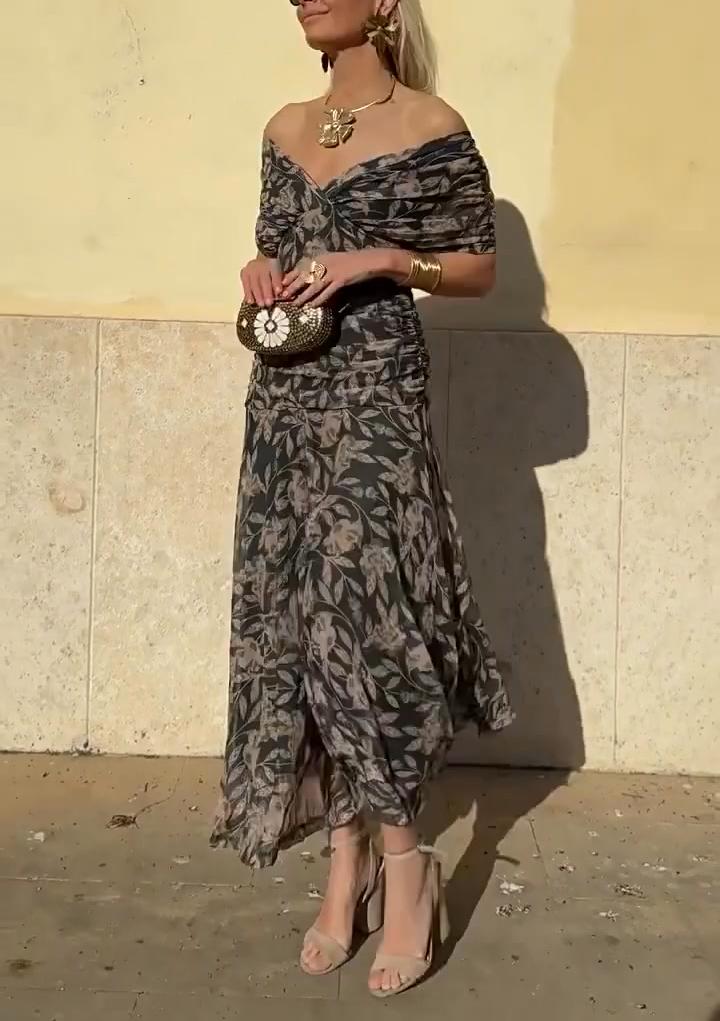 תיאה | שמלה עם חיתוך V ודפוס, שמגלה את הכתפיים