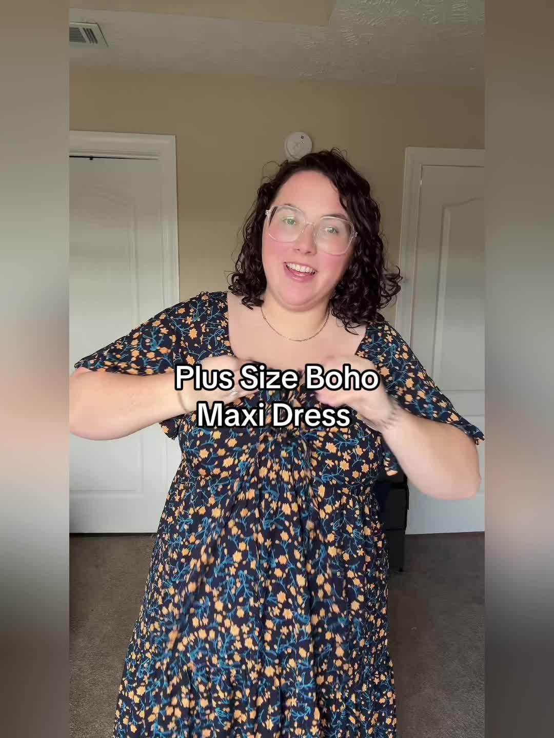 אבישג | שמלת מקסי בוהו שיק עם הדפס פרחוני וקשר מתכוונן